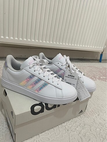 Adidas spor ayakkabı