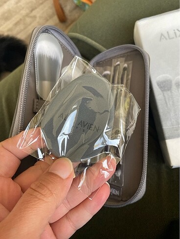 Alix Avien Çantalı makyaj fırçası seti