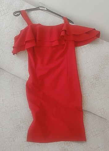 Diğer Kırmızı elbise çok güzel duruyor 