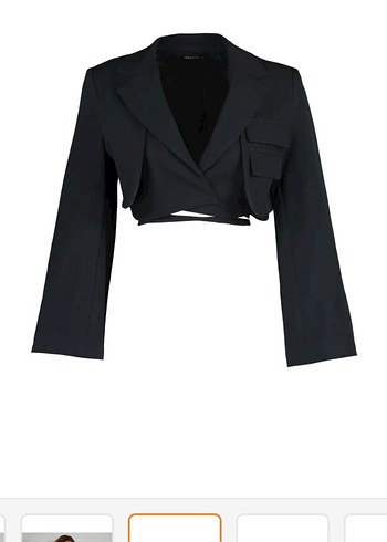 Trendyol & Milla Kemer Detaylı Siyah Mini Blazer