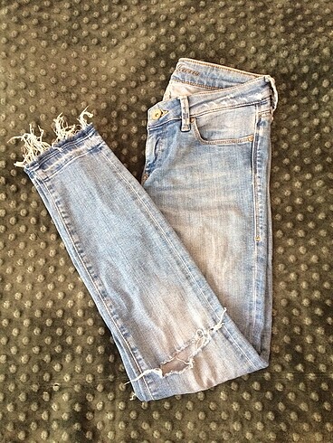 Mavi denim yırtık kot jean pantolon