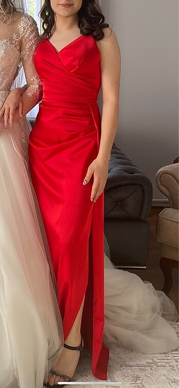 Kırmızı saten abiye