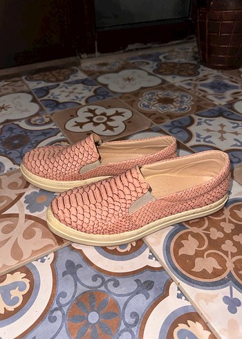 Pembe Yılan Desenli Kadın Spor Ayakkabı - Görsel 2