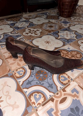 Kahverengi Deri Yılan Desenli Topuklu Kadın Ayakkabı - Görsel 2