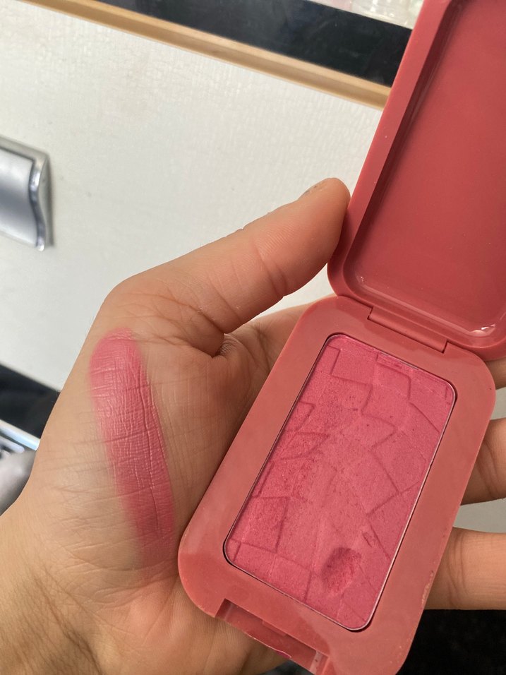 Nyx Buttermelt Pembe Allık - Görsel 2