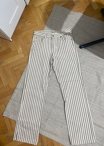 Pull Bear Beyaz Çizgili Pilili Midi Kumaş Pantolon - Görsel 3