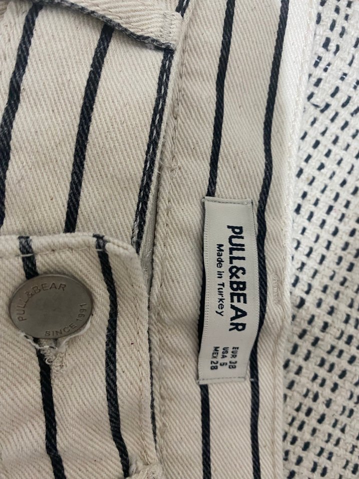 Pull Bear Beyaz Çizgili Pilili Midi Kumaş Pantolon - Görsel 2