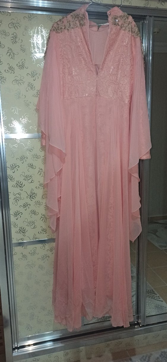Pembe Nakışlı Uzun Drapeli tesettür Abiye Elbise - Görsel 3
