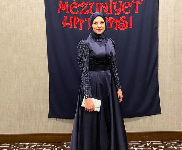 Lacivert kolları taşlı tesettür abiye elbise