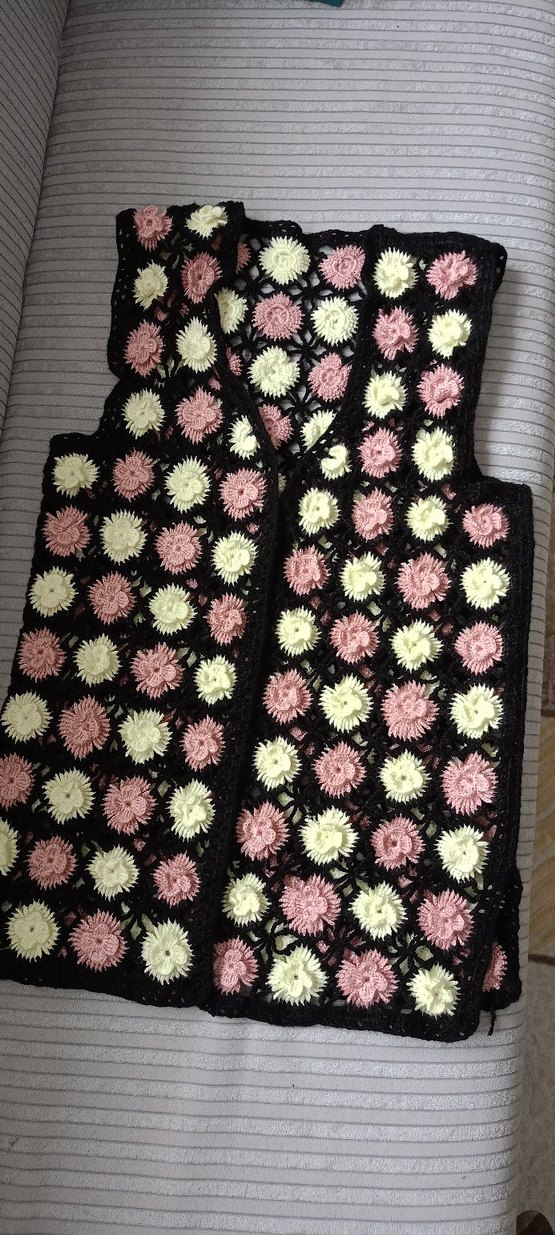 Çiçek Desenli Uzun Örgü Kadın Yelek - Görsel 5