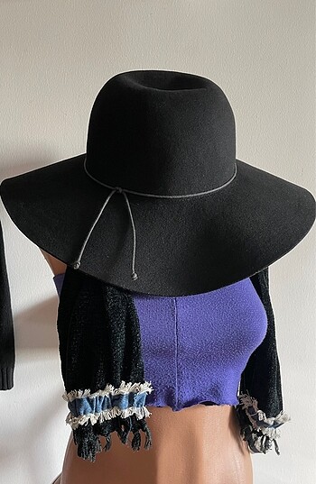 Geniş Kenar Kışlık Siyah Floppy Şapka