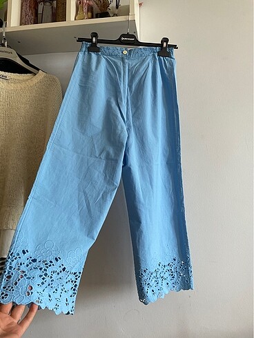 Zara Bebek Mavisi Nakışlı Kapri Pantolon