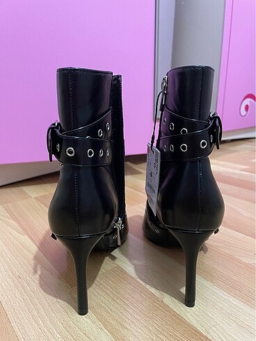 37 Beden siyah Renk BERSHKA bot