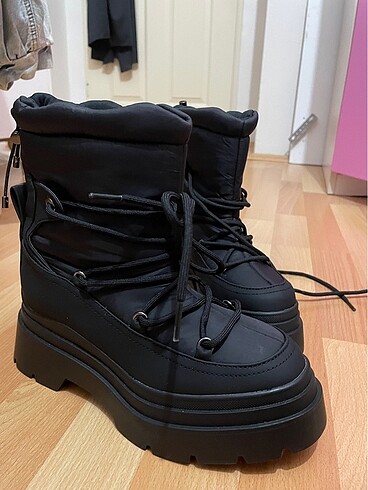 37 Beden BERSHKA bot