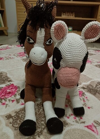 Amigurumi oyuncak at ve inek 