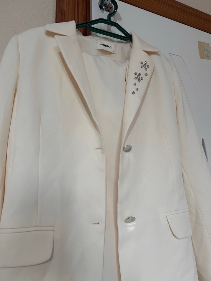 Düğmeli Beyaz Kadın Ofis Takımı - Görsel 2