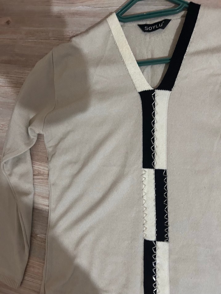 V Yaka Bej Kadın Triko Kazak - Görsel 3