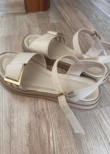 Bej Kadın Dolgu Topuklu Tokalı Sandalet - Görsel 3