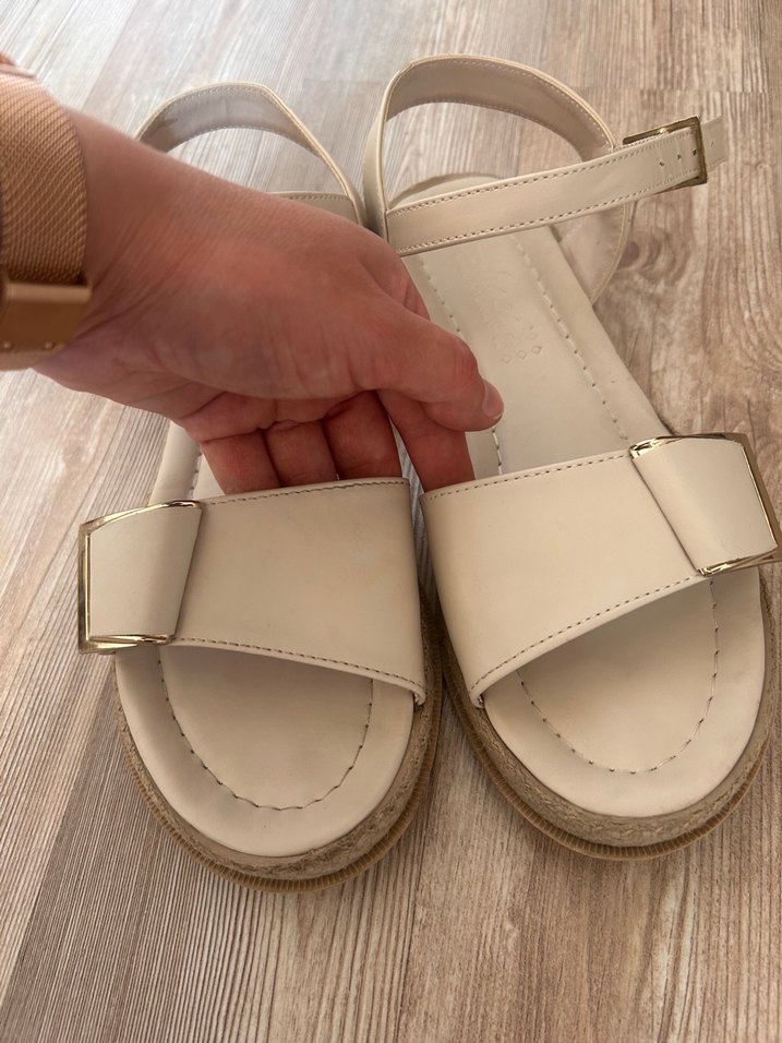 Bej Kadın Dolgu Topuklu Tokalı Sandalet - Görsel 4