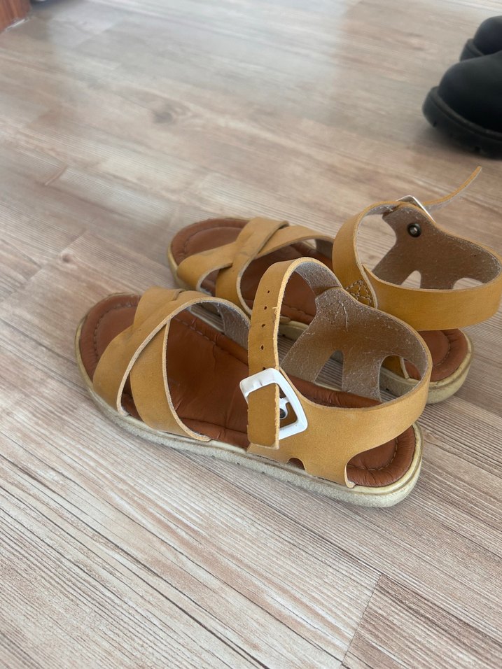 Bej Deri Tokalı  Sandalet - Görsel 2