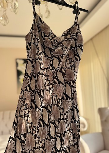 V Yaka Drapeli Yılan Desenli Uzun Elbise - Görsel 2