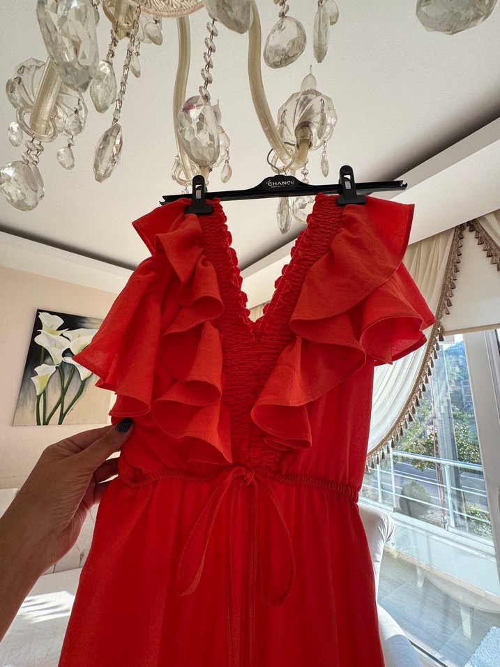 Klasik Şıklık Kırmızı Uzun Fırfırlı Elbise - Görsel 2