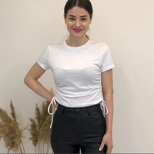 Yan Büzgülü Tshirt