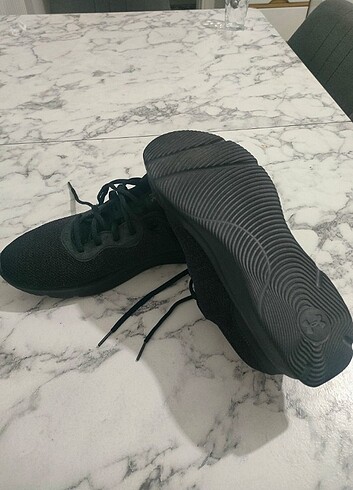 Under armour 44 numara erkek spor ayakkabı