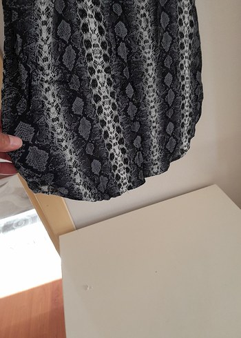 s Beden gri Renk Gri Yılan Desenli Dantel Detaylı Midi Elbise