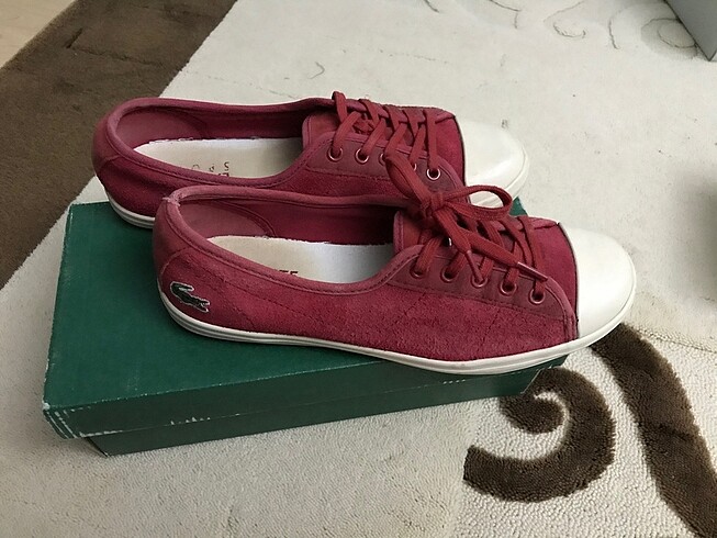 37 Beden kırmızı Renk Orjinal lacoste babet