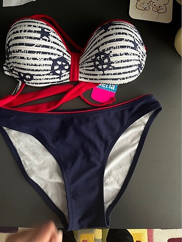 Etiketli bikini