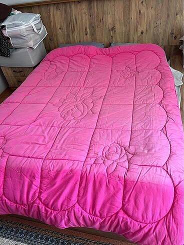 Pembe yorgan