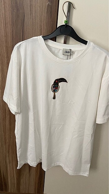 Beymen papağan taşlı tshirt