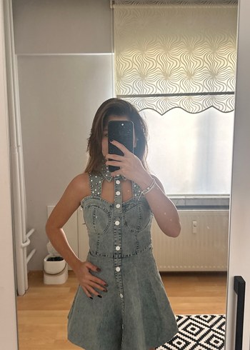 Inci Islemeli Dugme Detaylı Mini Kot Elbise