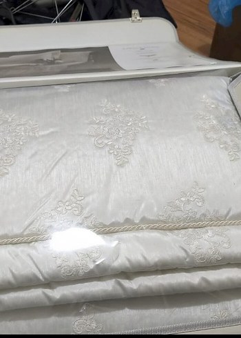 İşlemeli Beyaz Yatak Örtüsü (karaca) - Görsel 2