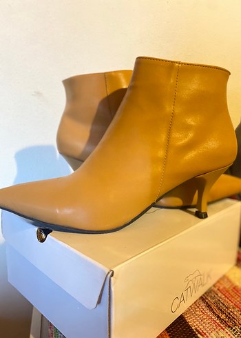 Camel Kadın Deri Stiletto Topuklu Bot