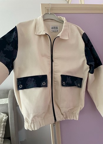 Beyaz Siyah Detaylı Kadın Sokak Stili Ceket - Görsel 2