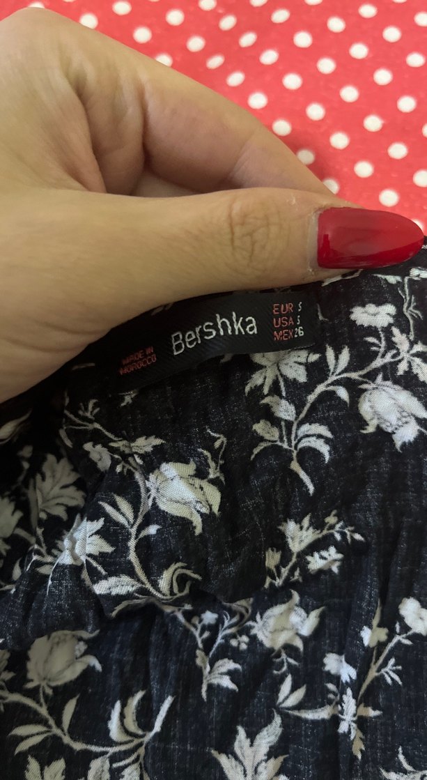 Siyah Çiçek Desenli V Yaka Kadın Bluz - Görsel 2