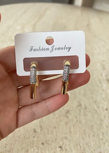 Altın Renk Mini Pul Detaylı Küpe - Görsel 3