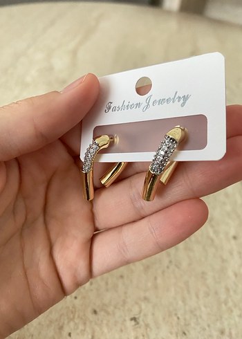 Altın Renk Mini Pul Detaylı Küpe - Görsel 2