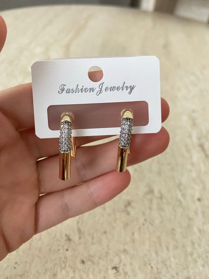 Altın Renk Mini Pul Detaylı Küpe - Görsel 3