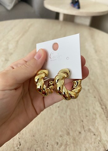 Parlak Altın Mini Yılan Desenli Küpe - Görsel 3