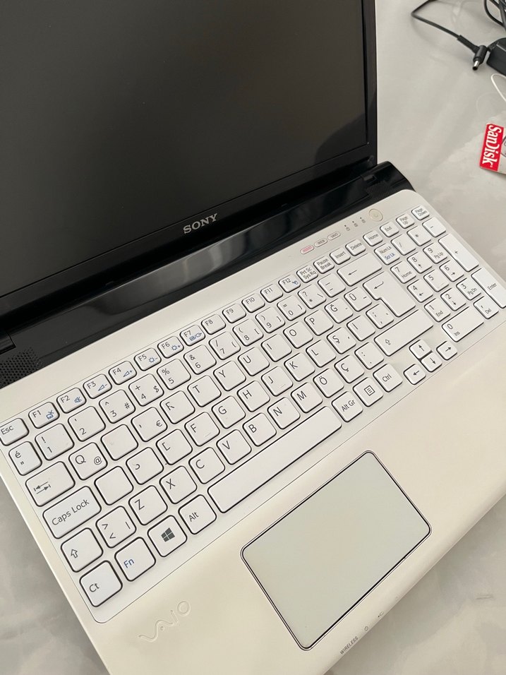 Sony Vaio Dizüstü Bilgisayar - Görsel 3