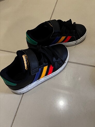 29 Beden Adidas çocuk spor ayakkabı