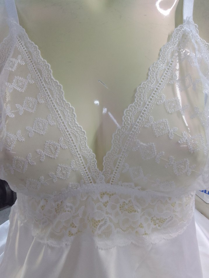 V Yaka Beyaz Dantel Detaylı Midi Gecelik - Görsel 5