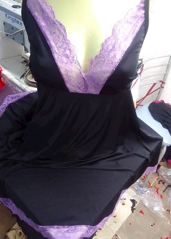 Mor Dantel Detaylı Uzun Gotik Gecelik - Görsel 3