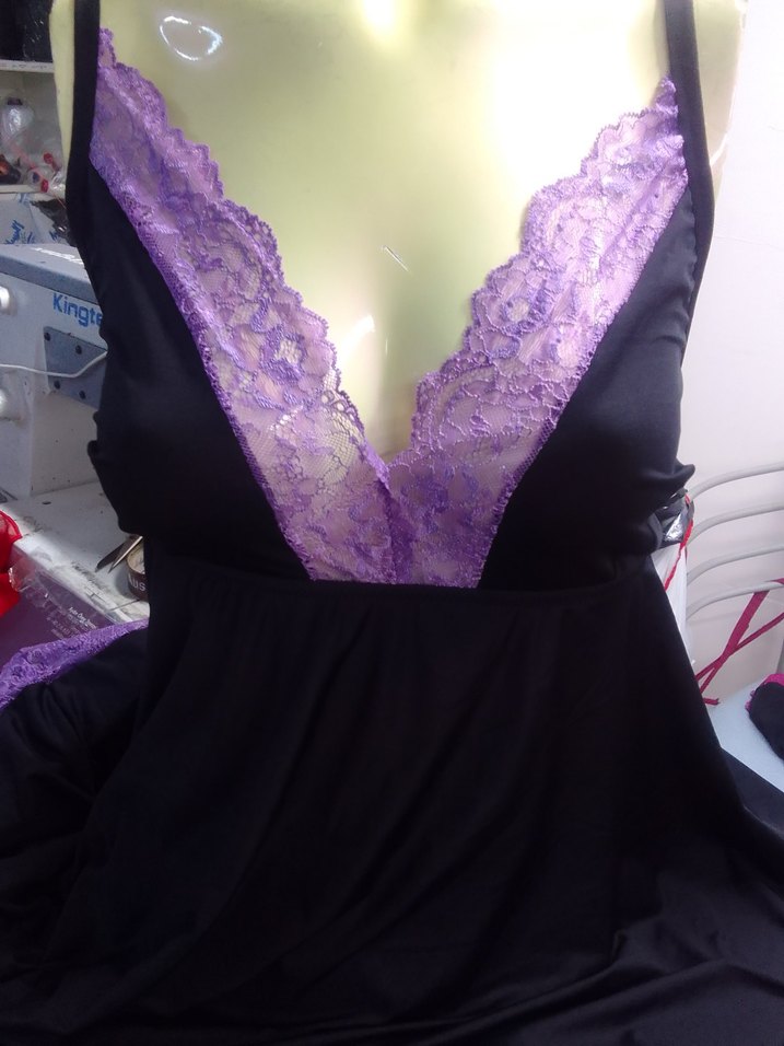 Mor Dantel Detaylı Uzun Gotik Gecelik - Görsel 4