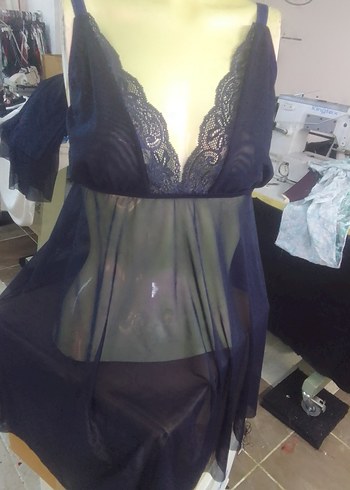 Siyah Dantel Detaylı Gösterişli Gecelik - Görsel 2