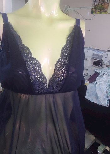 Siyah Dantel Detaylı Gösterişli Gecelik - Görsel 3