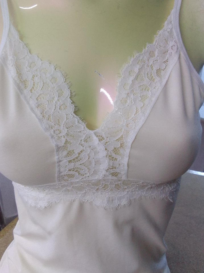 Dantel Detaylı Beyaz V Yaka Kadın Atlet - Görsel 2